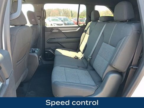 Used 2025 GMC Acadia Elevation image 17