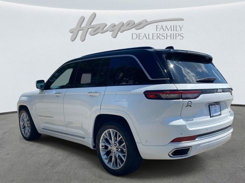 Used 2025 Jeep Grand Cherokee Summit w/ Luxury Tech Group V AWD/4WD image 9