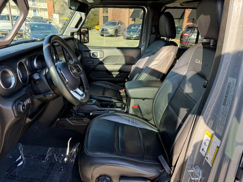 Used 2019 Jeep Wrangler Unlimited Sahara image 11
