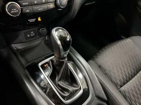 Used 2020 Nissan Rogue SV AWD/4WD image 17