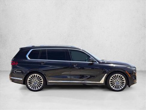 Used 2024 BMW X7 xDrive40i w/ Premium Package AWD/4WD image 4