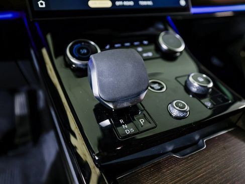 Used 2023 Land Rover Range Rover Sport SE Dynamic image 20