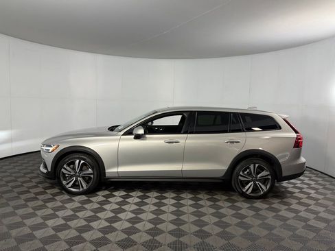 Used 2025 Volvo V60 B5 Cross Country Plus AWD/4WD image 9