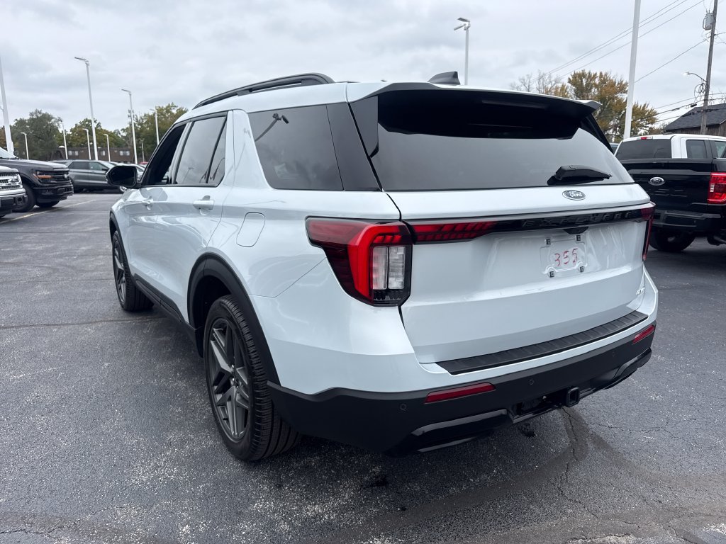 Used 2026 Ford Explorer ST-Line w/ ST-Line Street Pack AWD/4WD image 9