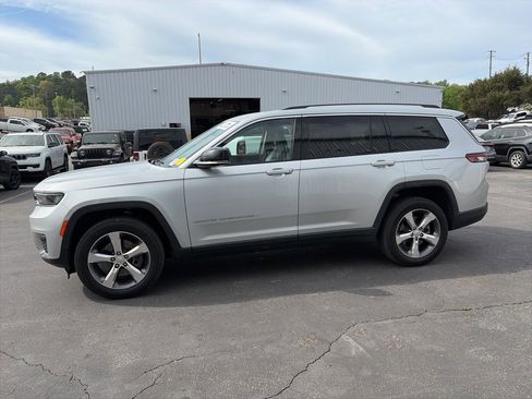 Used 2022 Jeep Grand Cherokee L Limited image 4