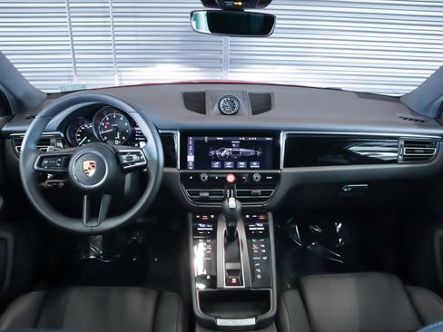 Used 2026 Porsche Macan image 6
