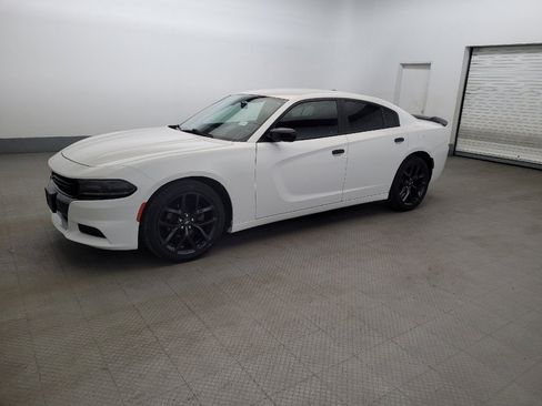 Used 2020 Dodge Charger SXT w/ Blacktop Package RWD image 2
