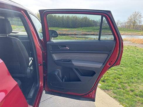 Used 2022 Volkswagen Atlas Cross Sport SE FWD image 34