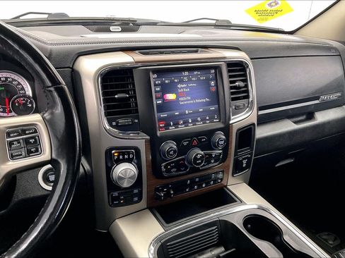 Used 2018 RAM 1500 Laramie w/ Convenience Group AWD/4WD image 5