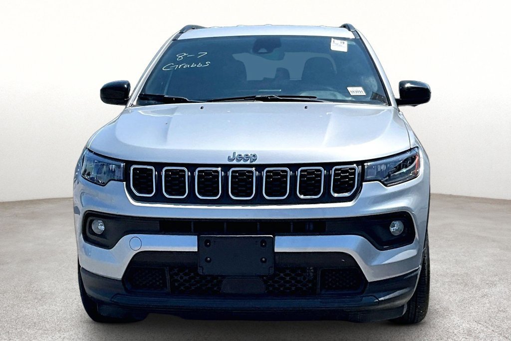 Used 2024 Jeep Compass Latitude AWD/4WD image 4