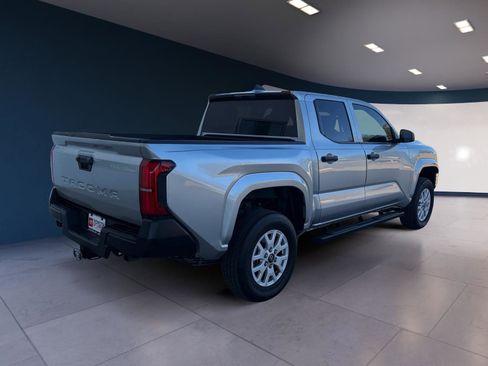 Used 2025 Toyota Tacoma SR image 5