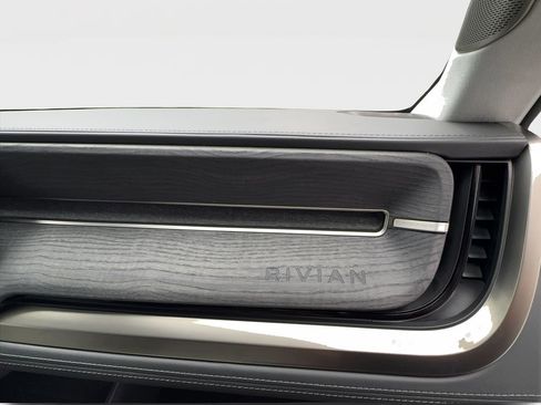 Used 2025 Rivian R1S Adventure AWD/4WD image 37