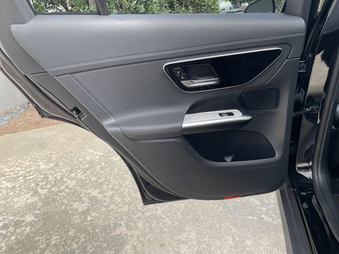 Certified 2025 Mercedes-Benz GLC 300 4MATIC w/ Driver Assistance Package image 39