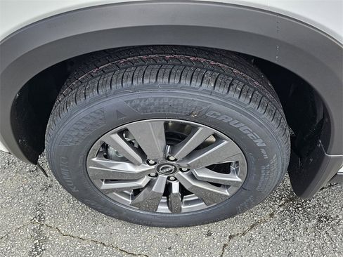 New 2025 Nissan Pathfinder SV image 17