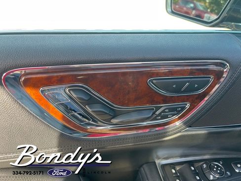 Used 2019 Lincoln Continental Reserve image 12