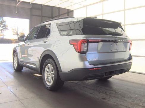 Used 2025 Ford Explorer Active AWD/4WD image 5
