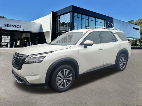Used 2022 Nissan Pathfinder SL w/ Lighting Package (N92) AWD/4WD image 8