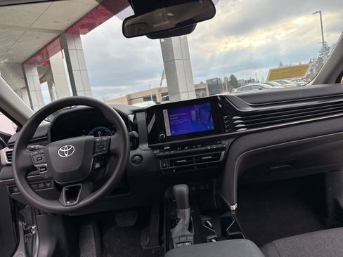 Used 2025 Toyota Camry LE image 37