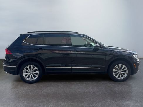 Used 2018 Volkswagen Tiguan SE w/ Panoramic Sunroof Package image 4