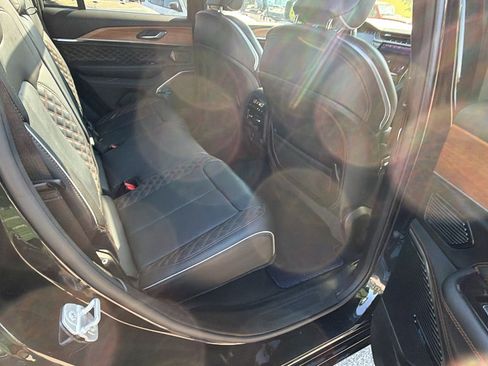 Used 2025 Jeep Grand Cherokee Summit AWD/4WD image 22