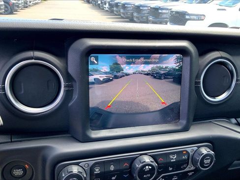 Used 2020 Jeep Gladiator Overland w/ Dual Top Group AWD/4WD image 28