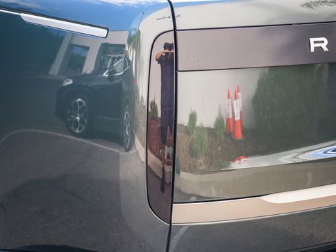 Certified 2025 Land Rover Range Rover SE image 9