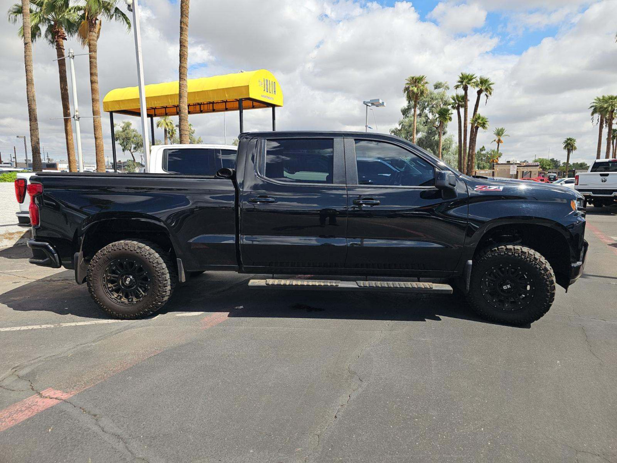 Used 2022 Chevrolet Silverado 1500 RST w/ Z71 Off-Road Package AWD/4WD image 2