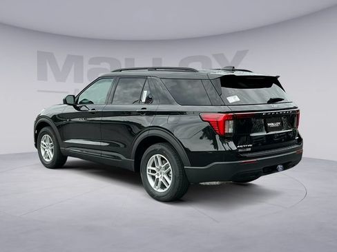 Used 2026 Ford Explorer Active AWD/4WD image 3