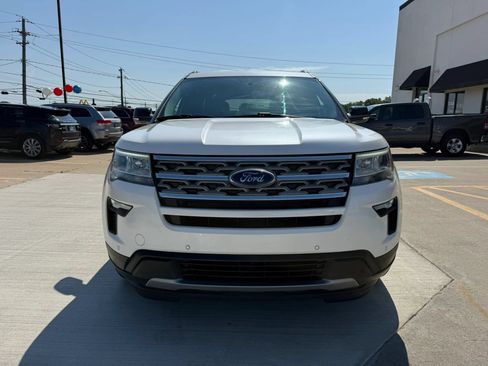 Used 2018 Ford Explorer XLT w/ Equipment Group 201A AWD/4WD image 2
