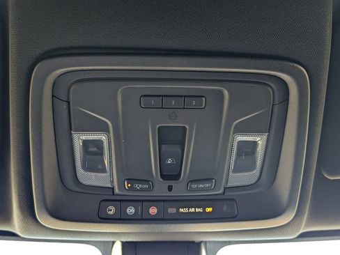 Used 2022 Chevrolet Silverado 2500 High Country w/ Technology Package AWD/4WD image 13