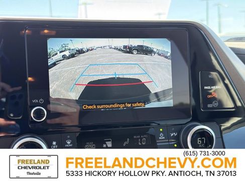 Used 2024 Toyota Highlander LE AWD/4WD image 36