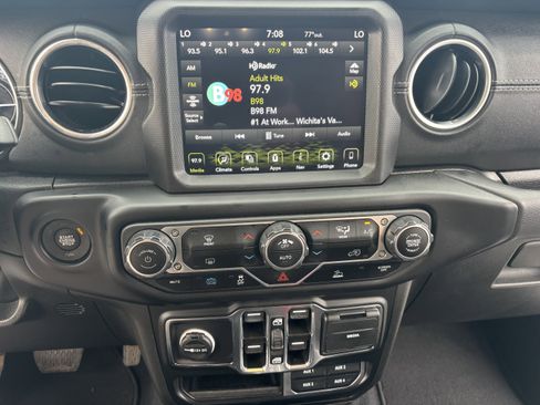 Used 2023 Jeep Wrangler Unlimited Sahara AWD/4WD image 10