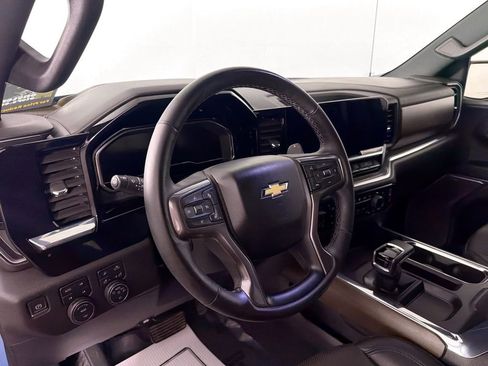 Used 2024 Chevrolet Silverado 1500 High Country w/ Z71 Off-Road Package AWD/4WD image 9