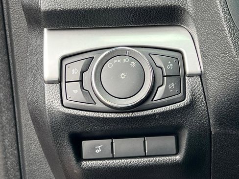 Used 2017 Ford Explorer XLT w/ Equipment Group 201A AWD/4WD image 16
