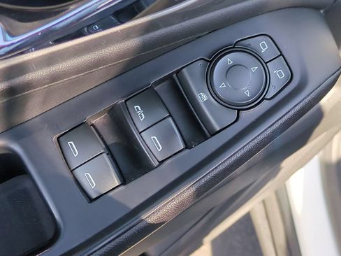 Used 2023 Chevrolet Traverse LT FWD image 25