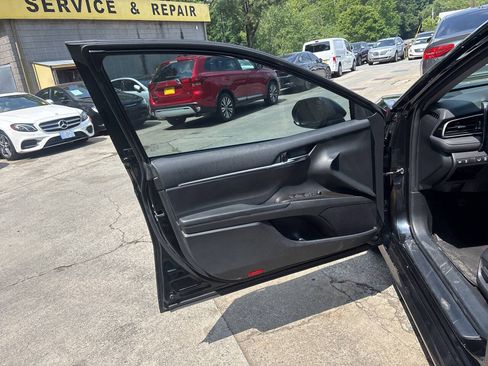 Used 2022 Toyota Camry LE FWD image 7