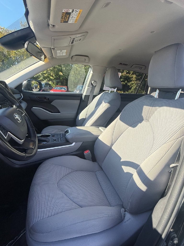 Used 2022 Toyota Highlander LE AWD/4WD image 22