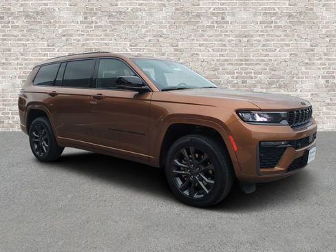 New 2026 Jeep Grand Cherokee L Limited AWD/4WD image 1