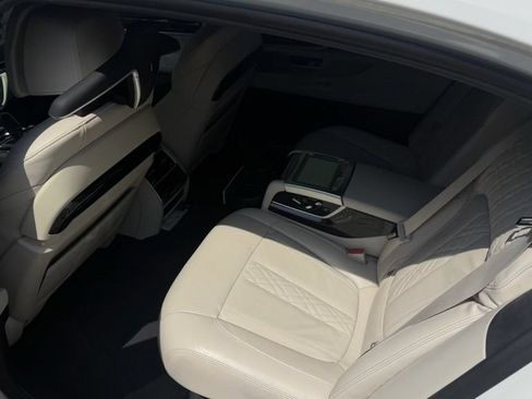 Used 2019 BMW 750i w/ Autobahn Package RWD image 12