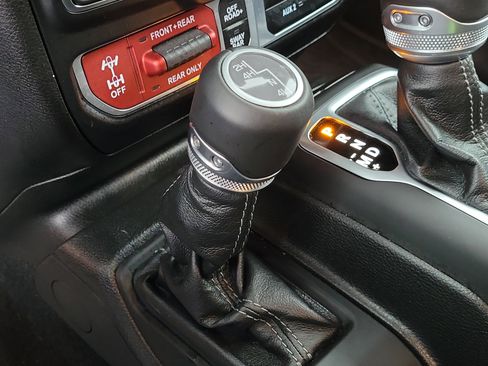 Used 2024 Jeep Wrangler Unlimited Rubicon w/ Technology Group image 30