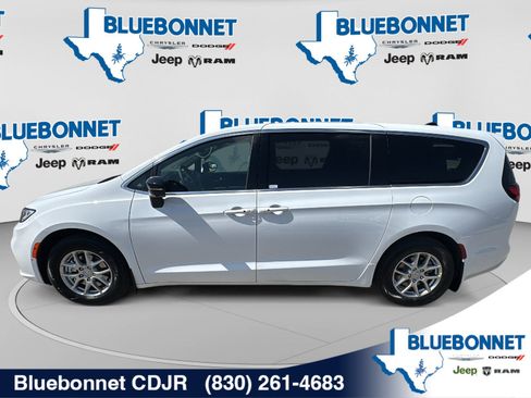 New 2026 Chrysler Pacifica Select FWD image 8