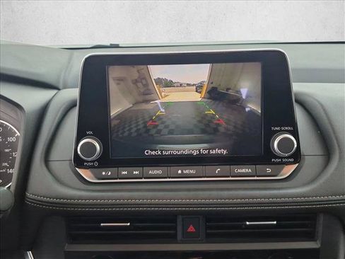 Used 2025 Nissan Rogue SV FWD image 13