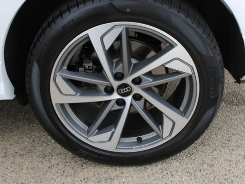 Certified 2025 Audi Q3 2.0T Premium w/ Convenience Plus Package AWD/4WD image 11