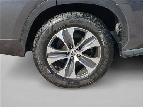 Used 2022 Toyota Highlander XLE image 5