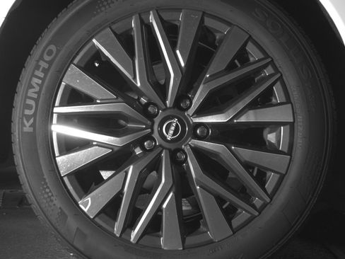 Used 2025 Nissan Altima 2.5 SV FWD image 15