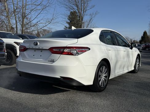 Used 2019 Toyota Camry LE image 11