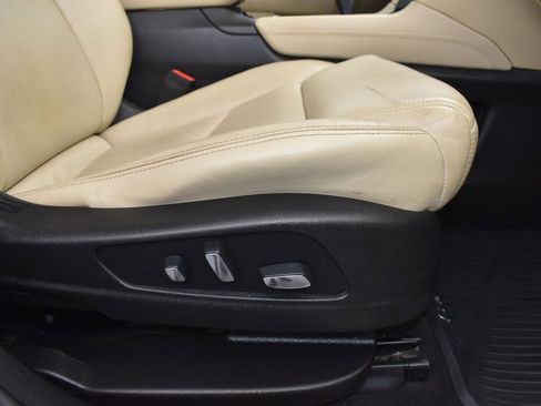 Used 2018 Cadillac XT5 Luxury image 25