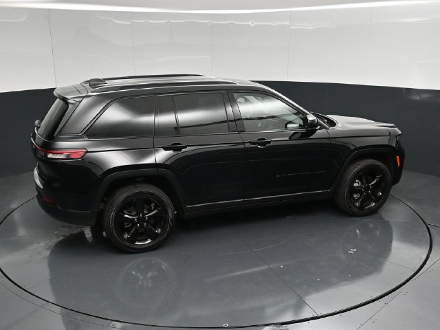 Used 2023 Jeep Grand Cherokee Limited w/ Black Appearance Package AWD/4WD image 50