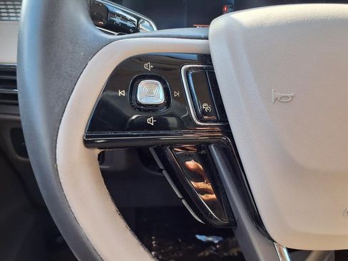 Certified 2023 Lincoln Corsair FWD w/ Equipment Group 101A image 9