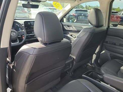 Used 2024 Nissan Pathfinder SL w/ SL Premium Package FWD image 13